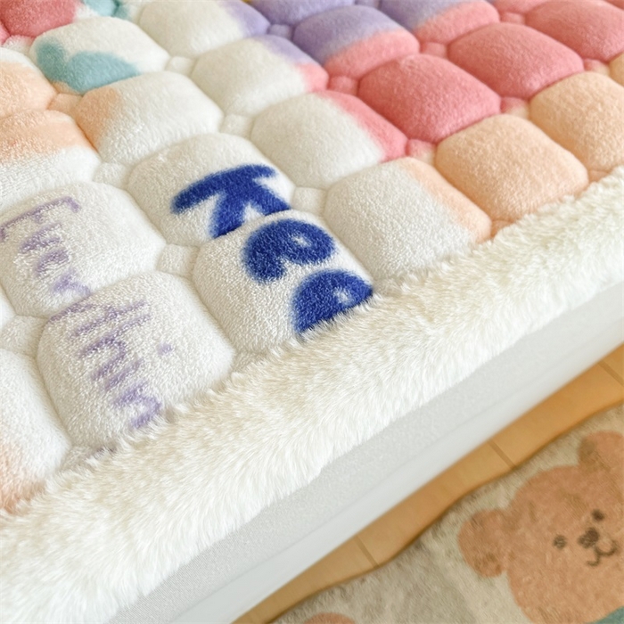 91家纺网 家纺一手货源 找家纺 （总）梵朴 2025新款学生宿舍上下铺牛奶绒夹棉床垫床护垫床褥子