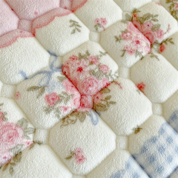 91家纺网 家纺一手货源 找家纺 梵朴 2025新款学生宿舍上下铺牛奶绒夹棉床垫床护垫床褥子 情意满满粉