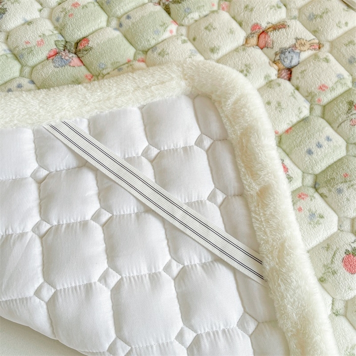 91家纺网 家纺一手货源 找家纺 梵朴 2025新款学生宿舍上下铺牛奶绒夹棉床垫床护垫床褥子 花开花兔-绿