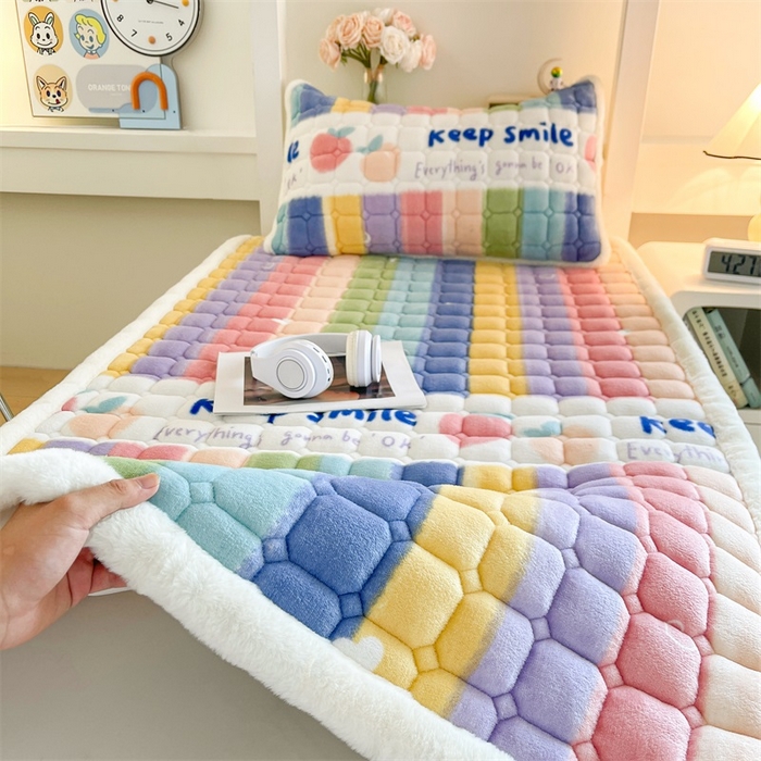 91家纺网 家纺一手货源 找家纺 （总）梵朴 2025新款学生宿舍上下铺牛奶绒夹棉床垫床护垫床褥子