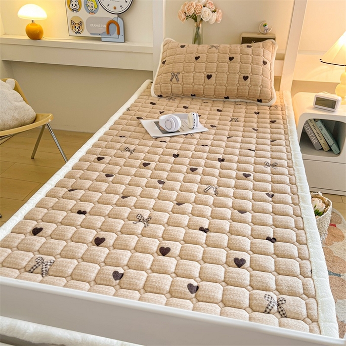 91家纺网 家纺一手货源 找家纺 梵朴 2025新款学生宿舍上下铺牛奶绒夹棉床垫床护垫床褥子 蝶之心-咖