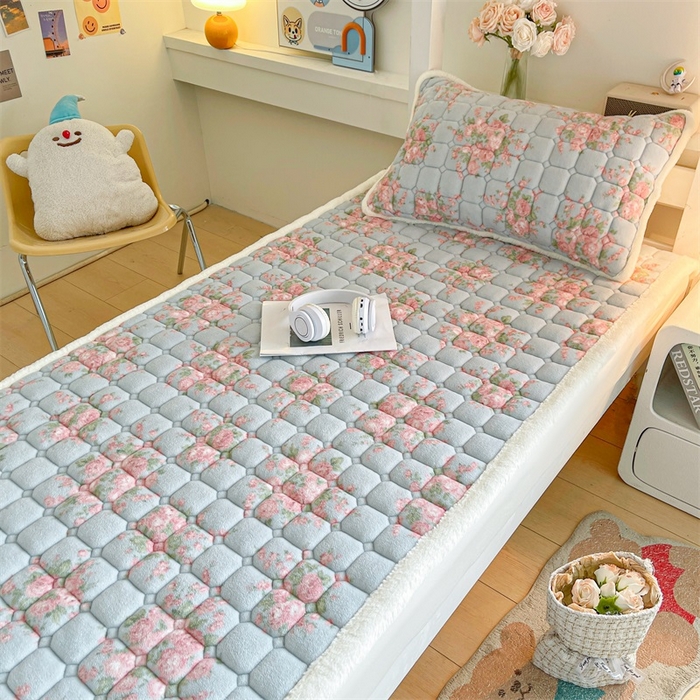 91家纺网 家纺一手货源 找家纺 梵朴 2025新款学生宿舍上下铺牛奶绒夹棉床垫床护垫床褥子 欧风花影-蓝