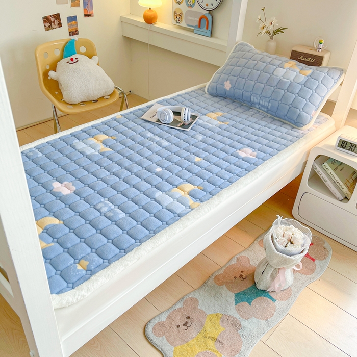 91家纺网 家纺一手货源 找家纺 梵朴 2025新款学生宿舍上下铺牛奶绒夹棉床垫床护垫床褥子 星星月亮