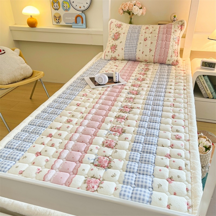 91家纺网 家纺一手货源 找家纺 梵朴 2025新款学生宿舍上下铺牛奶绒夹棉床垫床护垫床褥子 情意满满粉