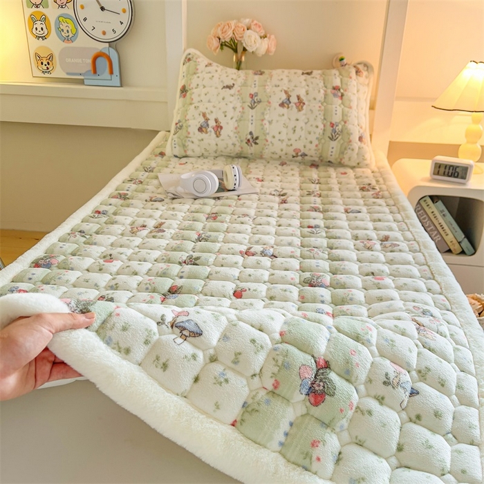91家纺网 家纺一手货源 找家纺 梵朴 2025新款学生宿舍上下铺牛奶绒夹棉床垫床护垫床褥子 花开花兔-绿