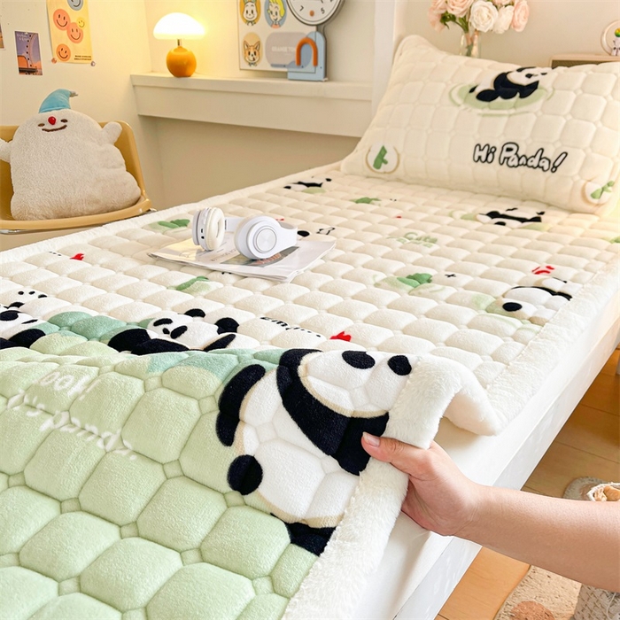 91家纺网 家纺一手货源 找家纺 梵朴 2025新款学生宿舍上下铺牛奶绒夹棉床垫床护垫床褥子 熊猫乐园-绿