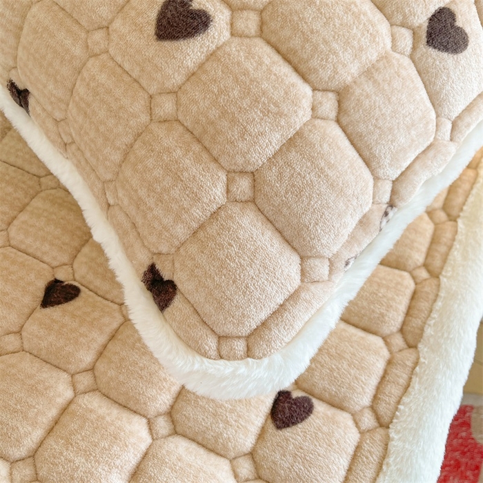 91家纺网 家纺一手货源 找家纺 梵朴 2025新款学生宿舍上下铺牛奶绒夹棉床垫床护垫床褥子 蝶之心-咖