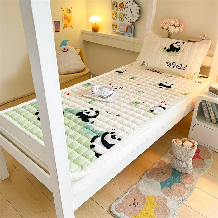 91家纺网 家纺一手货源 找家纺 梵朴 2025新款学生宿舍上下铺牛奶绒夹棉床垫床护垫床褥子 熊猫乐园-绿