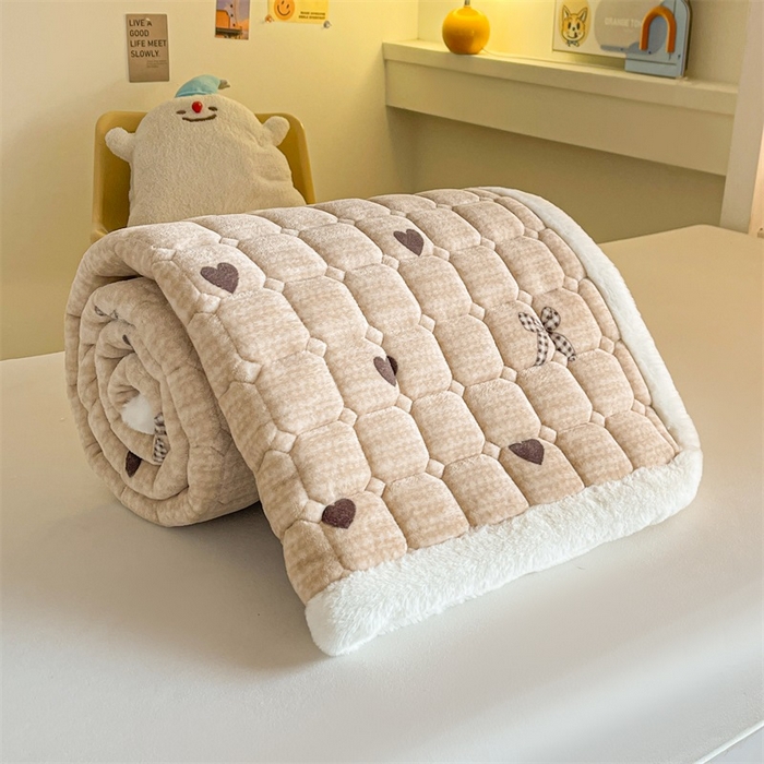 91家纺网 家纺一手货源 找家纺 梵朴 2025新款学生宿舍上下铺牛奶绒夹棉床垫床护垫床褥子 蝶之心-咖