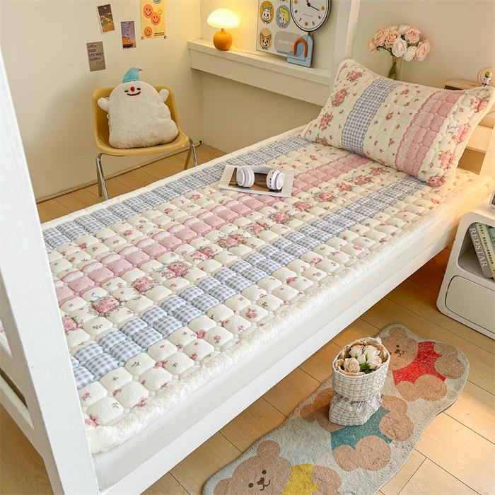 91家纺网 家纺一手货源 找家纺 梵朴 2025新款学生宿舍上下铺牛奶绒夹棉床垫床护垫床褥子 情意满满粉