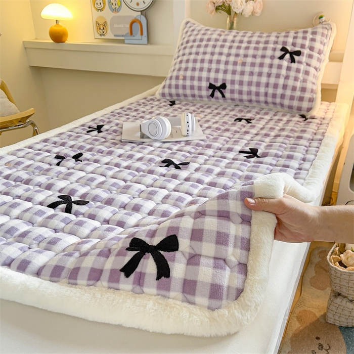 91家纺网 家纺一手货源 找家纺 梵朴 2025新款学生宿舍上下铺牛奶绒夹棉床垫床护垫床褥子 蝴蝶结紫