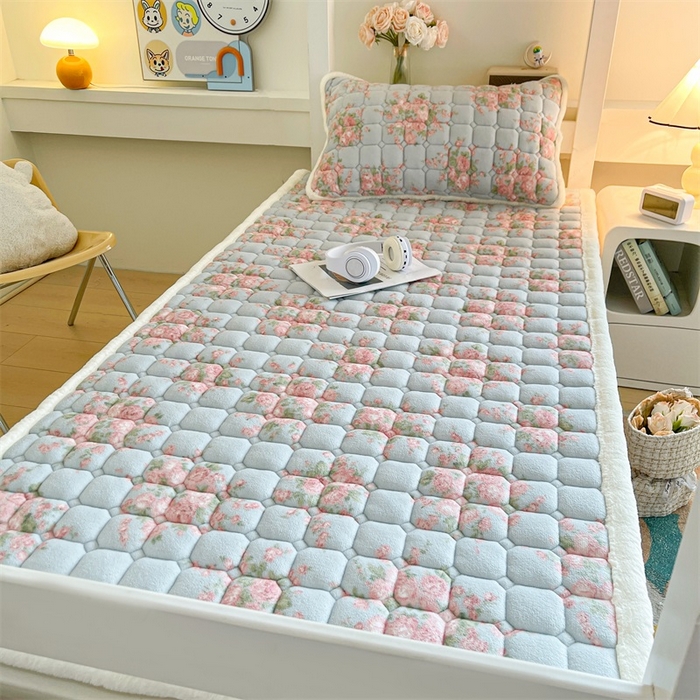 91家纺网 家纺一手货源 找家纺 梵朴 2025新款学生宿舍上下铺牛奶绒夹棉床垫床护垫床褥子 欧风花影-蓝