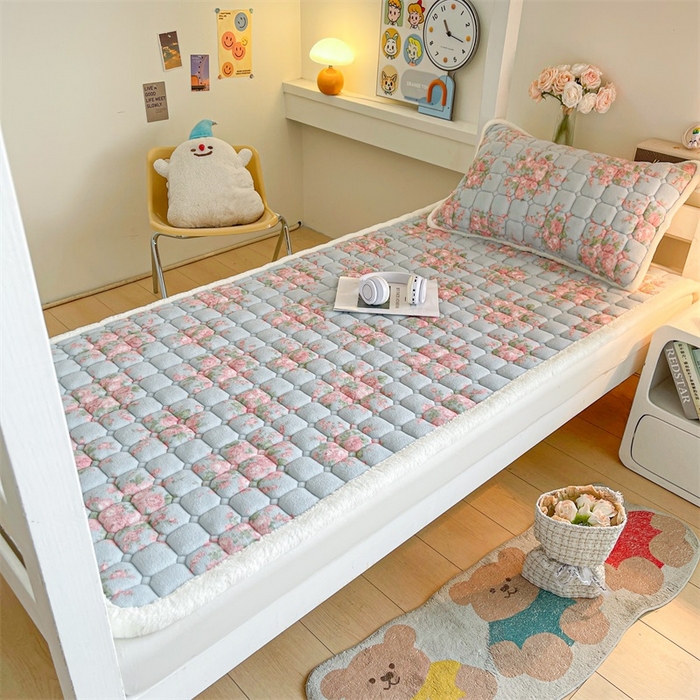 91家纺网 家纺一手货源 找家纺 梵朴 2025新款学生宿舍上下铺牛奶绒夹棉床垫床护垫床褥子 欧风花影-蓝