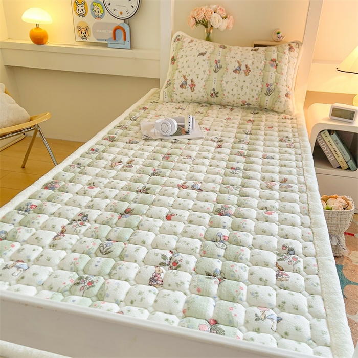 91家纺网 家纺一手货源 找家纺 梵朴 2025新款学生宿舍上下铺牛奶绒夹棉床垫床护垫床褥子 花开花兔-绿