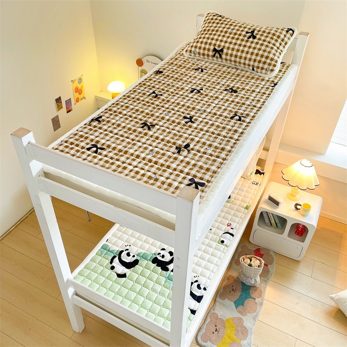 91家纺网 家纺一手货源 找家纺 梵朴 2025新款学生宿舍上下铺牛奶绒夹棉床垫床护垫床褥子 熊猫乐园-绿