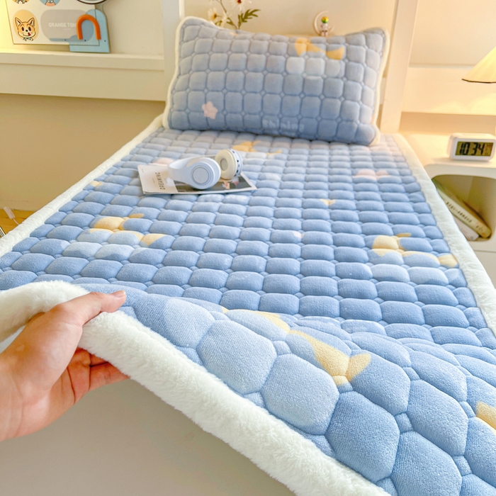 91家纺网 家纺一手货源 找家纺 梵朴 2025新款学生宿舍上下铺牛奶绒夹棉床垫床护垫床褥子 星星月亮