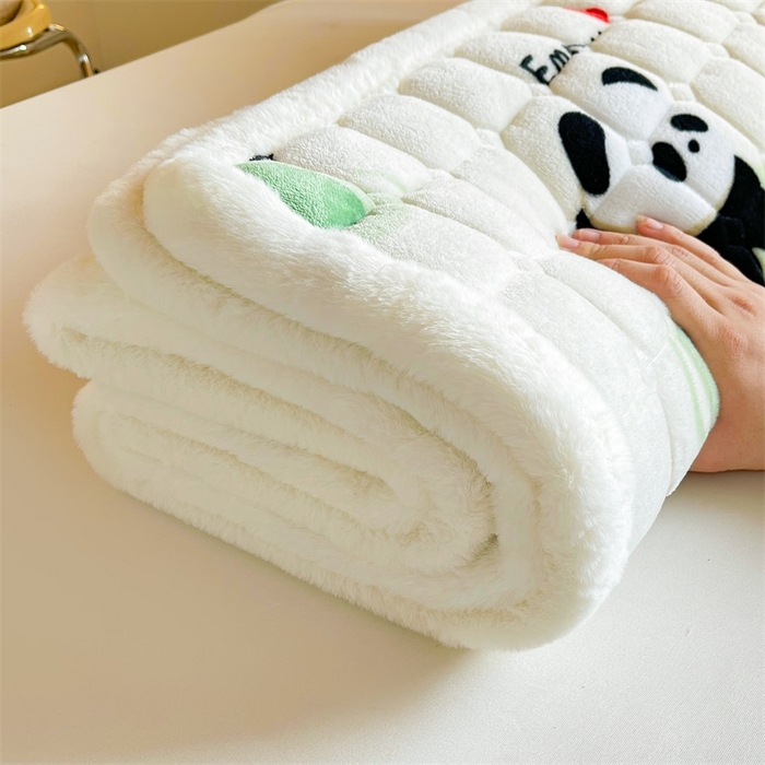 91家纺网 家纺一手货源 找家纺 梵朴 2025新款学生宿舍上下铺牛奶绒夹棉床垫床护垫床褥子 熊猫乐园-绿