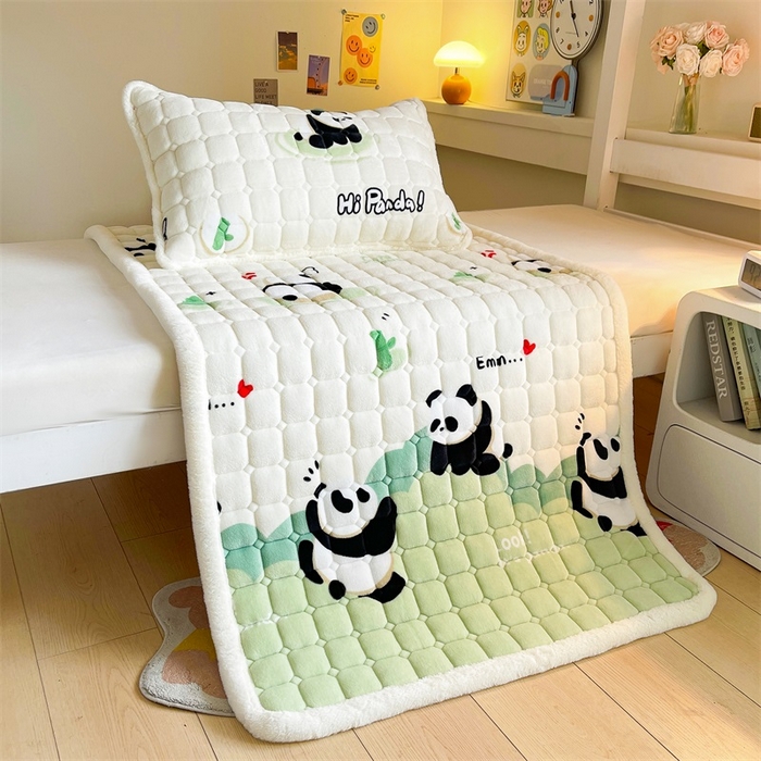 91家纺网 家纺一手货源 找家纺 梵朴 2025新款学生宿舍上下铺牛奶绒夹棉床垫床护垫床褥子 熊猫乐园-绿