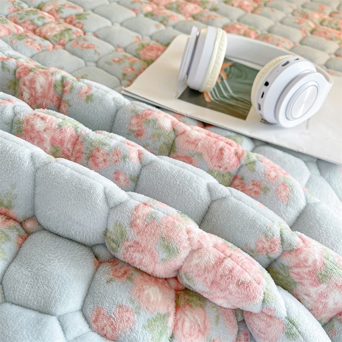 91家纺网 家纺一手货源 找家纺 梵朴 2025新款学生宿舍上下铺牛奶绒夹棉床垫床护垫床褥子 欧风花影-蓝