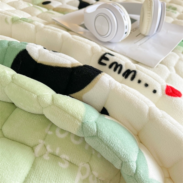 91家纺网 家纺一手货源 找家纺 梵朴 2025新款学生宿舍上下铺牛奶绒夹棉床垫床护垫床褥子 熊猫乐园-绿