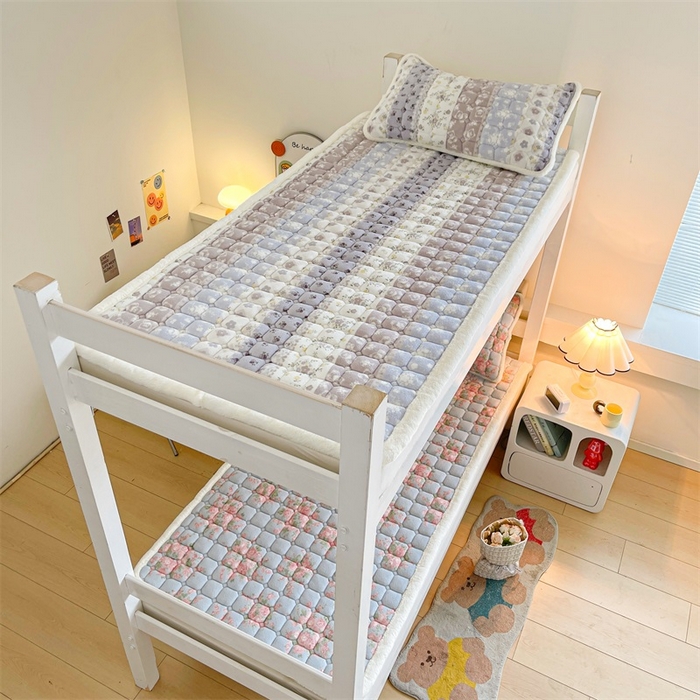 91家纺网 家纺一手货源 找家纺 梵朴 2025新款学生宿舍上下铺牛奶绒夹棉床垫床护垫床褥子 条纹小花-紫