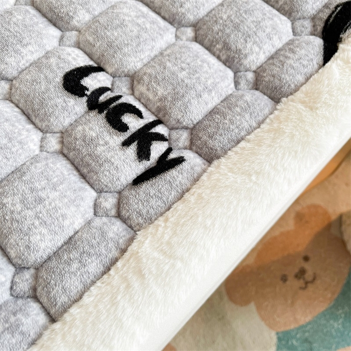 91家纺网 家纺一手货源 找家纺 梵朴 2025新款学生宿舍上下铺牛奶绒夹棉床垫床护垫床褥子 幸运心-灰