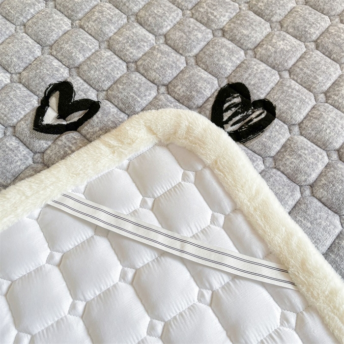 91家纺网 家纺一手货源 找家纺 梵朴 2025新款学生宿舍上下铺牛奶绒夹棉床垫床护垫床褥子 幸运心-灰