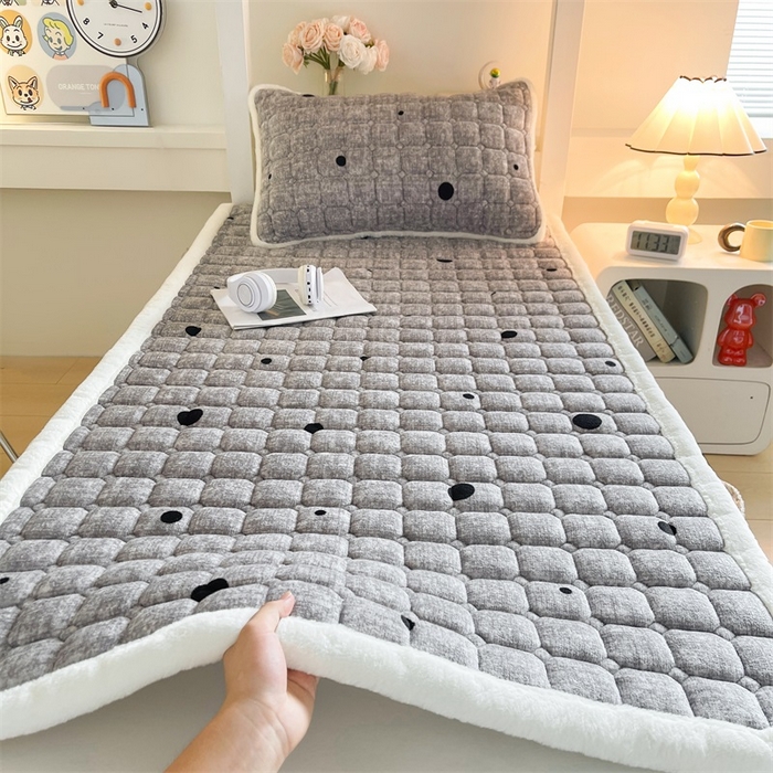 91家纺网 家纺一手货源 找家纺 梵朴 2025新款学生宿舍上下铺牛奶绒夹棉床垫床护垫床褥子 波点灰