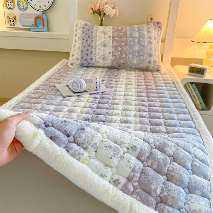 91家纺网 家纺一手货源 找家纺 梵朴 2025新款学生宿舍上下铺牛奶绒夹棉床垫床护垫床褥子 条纹小花-紫