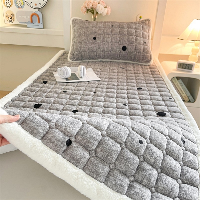 91家纺网 家纺一手货源 找家纺 梵朴 2025新款学生宿舍上下铺牛奶绒夹棉床垫床护垫床褥子 波点灰