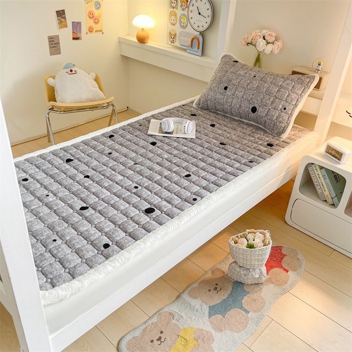 91家纺网 家纺一手货源 找家纺 梵朴 2025新款学生宿舍上下铺牛奶绒夹棉床垫床护垫床褥子 波点灰