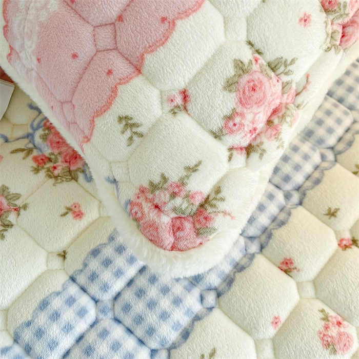 91家纺网 家纺一手货源 找家纺 梵朴 2025新款学生宿舍上下铺牛奶绒夹棉床垫床护垫床褥子 情意满满粉