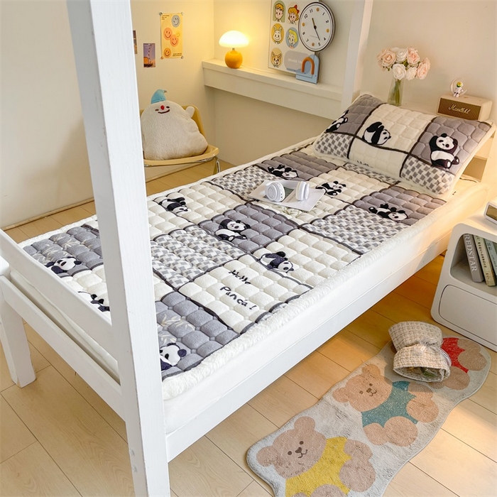 91家纺网 家纺一手货源 找家纺 梵朴 2025新款学生宿舍上下铺牛奶绒夹棉床垫床护垫床褥子 熊猫皮皮-灰