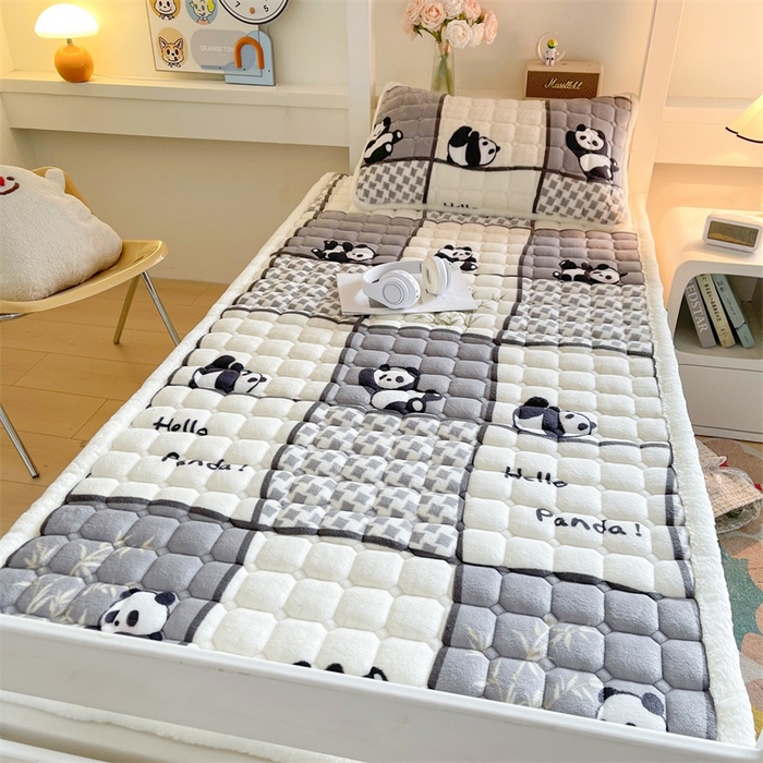 91家纺网 家纺一手货源 找家纺 梵朴 2025新款学生宿舍上下铺牛奶绒夹棉床垫床护垫床褥子 熊猫皮皮-灰