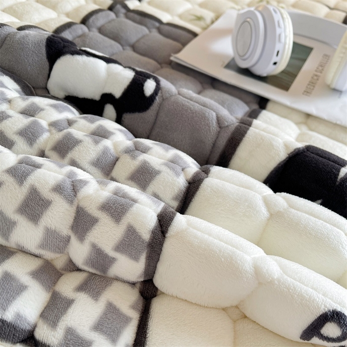 91家纺网 家纺一手货源 找家纺 梵朴 2025新款学生宿舍上下铺牛奶绒夹棉床垫床护垫床褥子 熊猫皮皮-灰