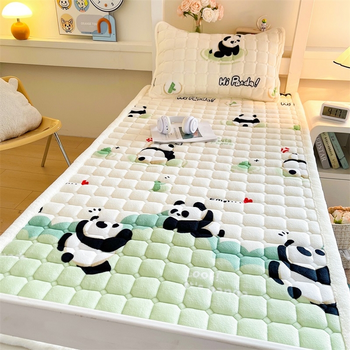 91家纺网 家纺一手货源 找家纺 梵朴 2025新款学生宿舍上下铺牛奶绒夹棉床垫床护垫床褥子 熊猫乐园-绿