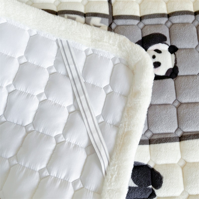 91家纺网 家纺一手货源 找家纺 梵朴 2025新款学生宿舍上下铺牛奶绒夹棉床垫床护垫床褥子 熊猫皮皮-灰