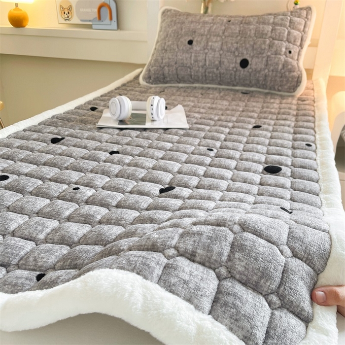 91家纺网 家纺一手货源 找家纺 梵朴 2025新款学生宿舍上下铺牛奶绒夹棉床垫床护垫床褥子 波点灰