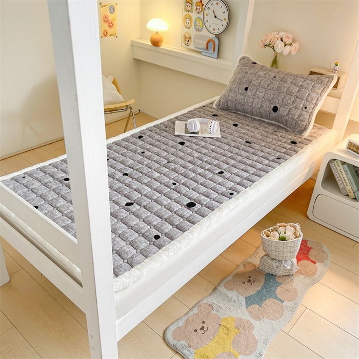 91家纺网 家纺一手货源 找家纺 梵朴 2025新款学生宿舍上下铺牛奶绒夹棉床垫床护垫床褥子 波点灰