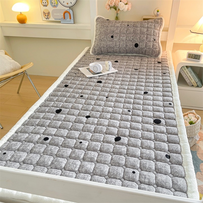 91家纺网 家纺一手货源 找家纺 梵朴 2025新款学生宿舍上下铺牛奶绒夹棉床垫床护垫床褥子 波点灰