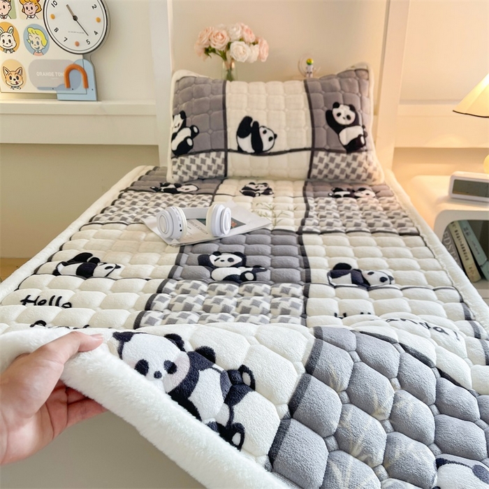 91家纺网 家纺一手货源 找家纺 梵朴 2025新款学生宿舍上下铺牛奶绒夹棉床垫床护垫床褥子 熊猫皮皮-灰