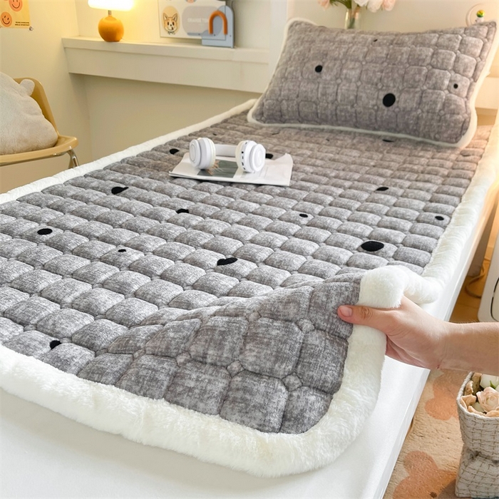 91家纺网 家纺一手货源 找家纺 梵朴 2025新款学生宿舍上下铺牛奶绒夹棉床垫床护垫床褥子 波点灰