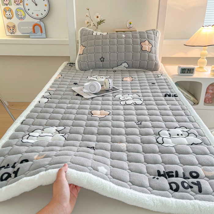 91家纺网 家纺一手货源 找家纺 梵朴 2025新款学生宿舍上下铺牛奶绒夹棉床垫床护垫床褥子 顽皮狗