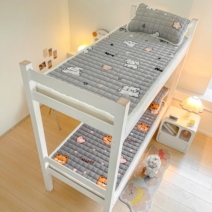 91家纺网 家纺一手货源 找家纺 梵朴 2025新款学生宿舍上下铺牛奶绒夹棉床垫床护垫床褥子 爱心熊熊