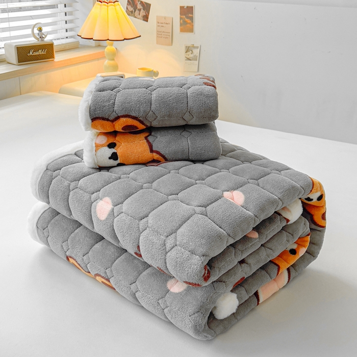 91家纺网 家纺一手货源 找家纺 梵朴 2025新款学生宿舍上下铺牛奶绒夹棉床垫床护垫床褥子 爱心熊熊