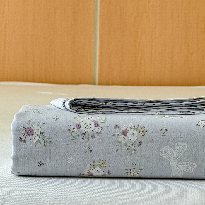 91家纺网 家纺一手货源 找家纺 金丝鸟家纺 2025新款全棉纯棉斜纹床单单品床单单件单床单-大床图 浅夏雏菊-灰