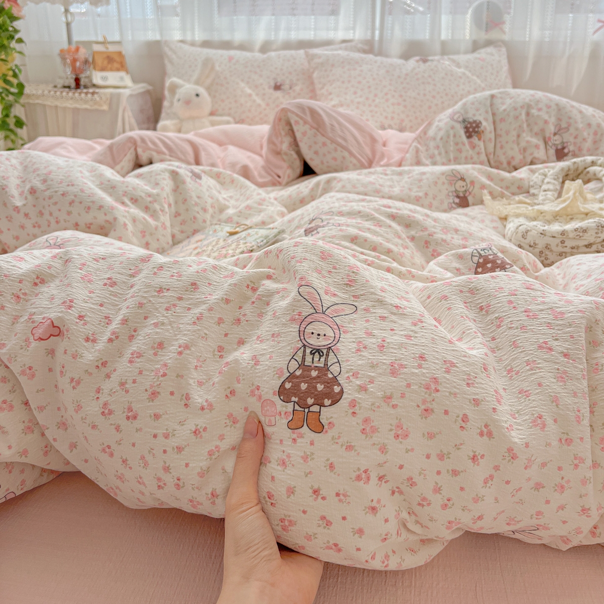 91家纺网 家纺一手货源 找家纺 水木坊 2025新款A云感双层纱四件套-浪漫 浪漫-巴比兔