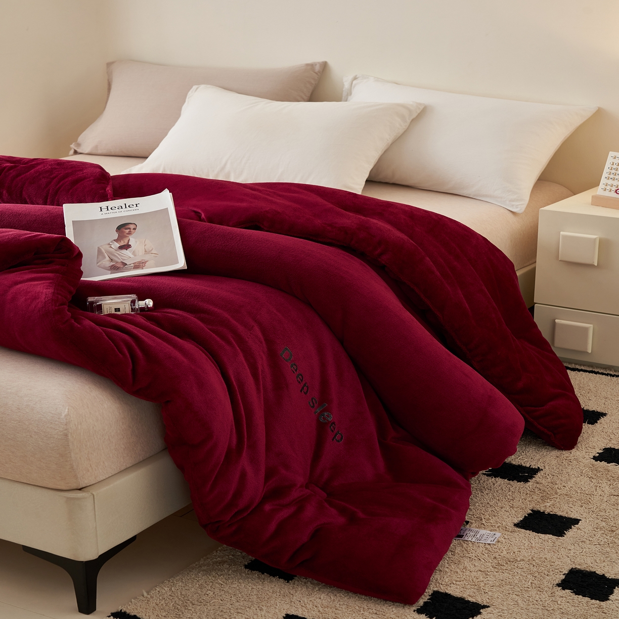 91家纺网 家纺一手货源 找家纺 闲鱼家纺 2025新款某朵同款深睡眠牛奶绒冬被被子被芯 酒红