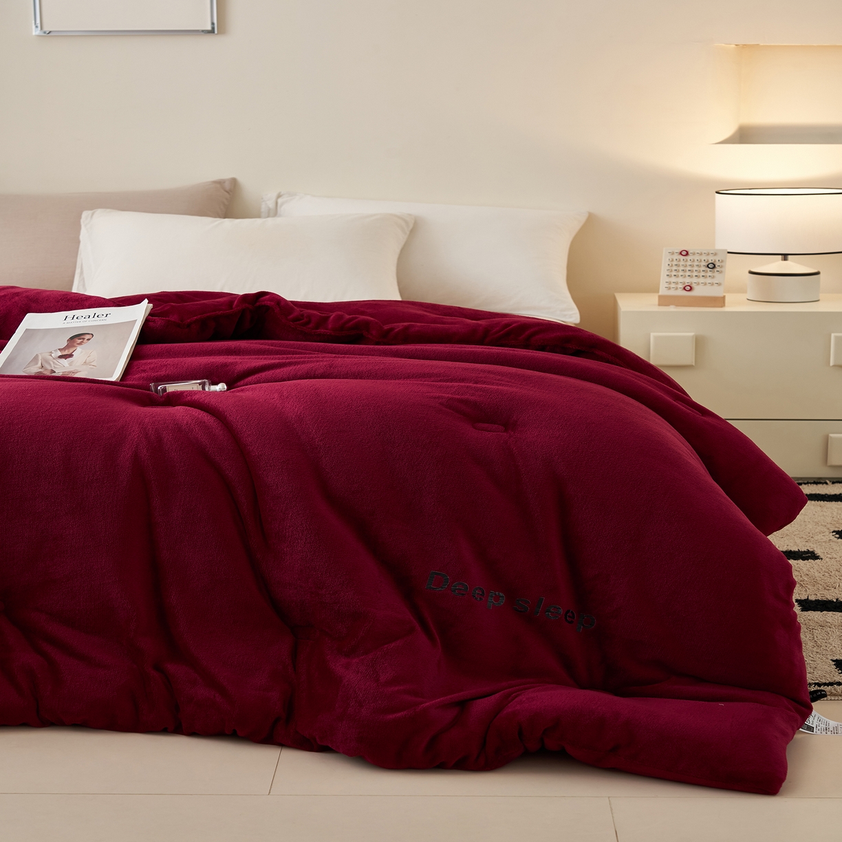 91家纺网 家纺一手货源 找家纺 闲鱼家纺 2025新款某朵同款深睡眠牛奶绒冬被被子被芯 酒红