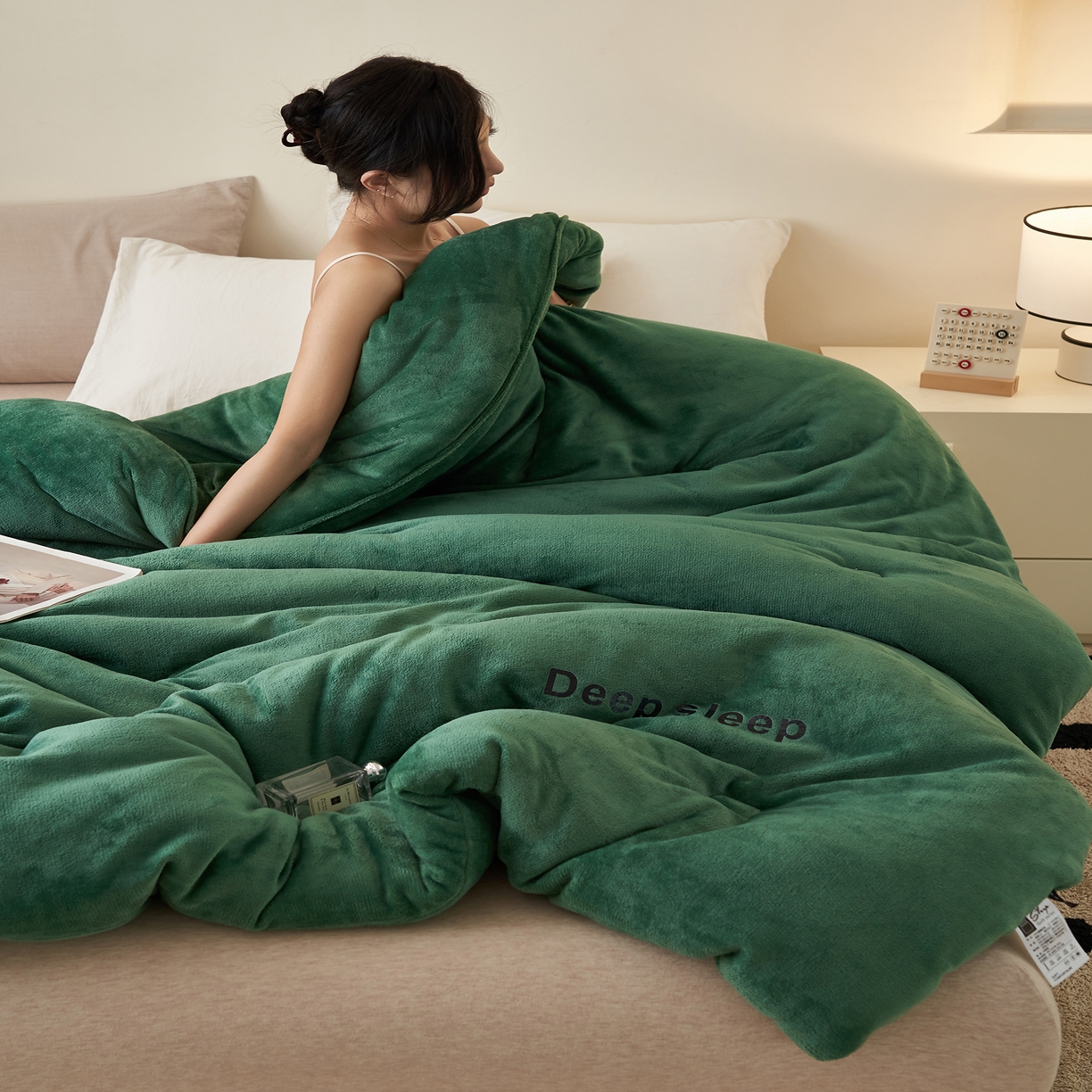 91家纺网 家纺一手货源 找家纺 闲鱼家纺 2025新款某朵同款深睡眠牛奶绒冬被被子被芯 墨绿